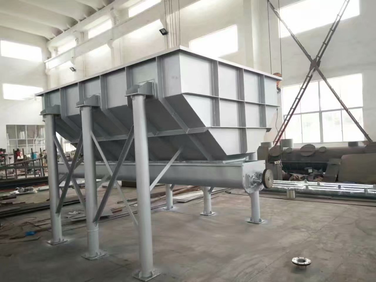 双螺旋污泥湿料仓